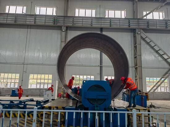 【工程動態】(第二分局)雙線告捷! 兩大“十四五”重點工程同日完成首節壓力鋼管卷制 攝影:劉海寧.jpg